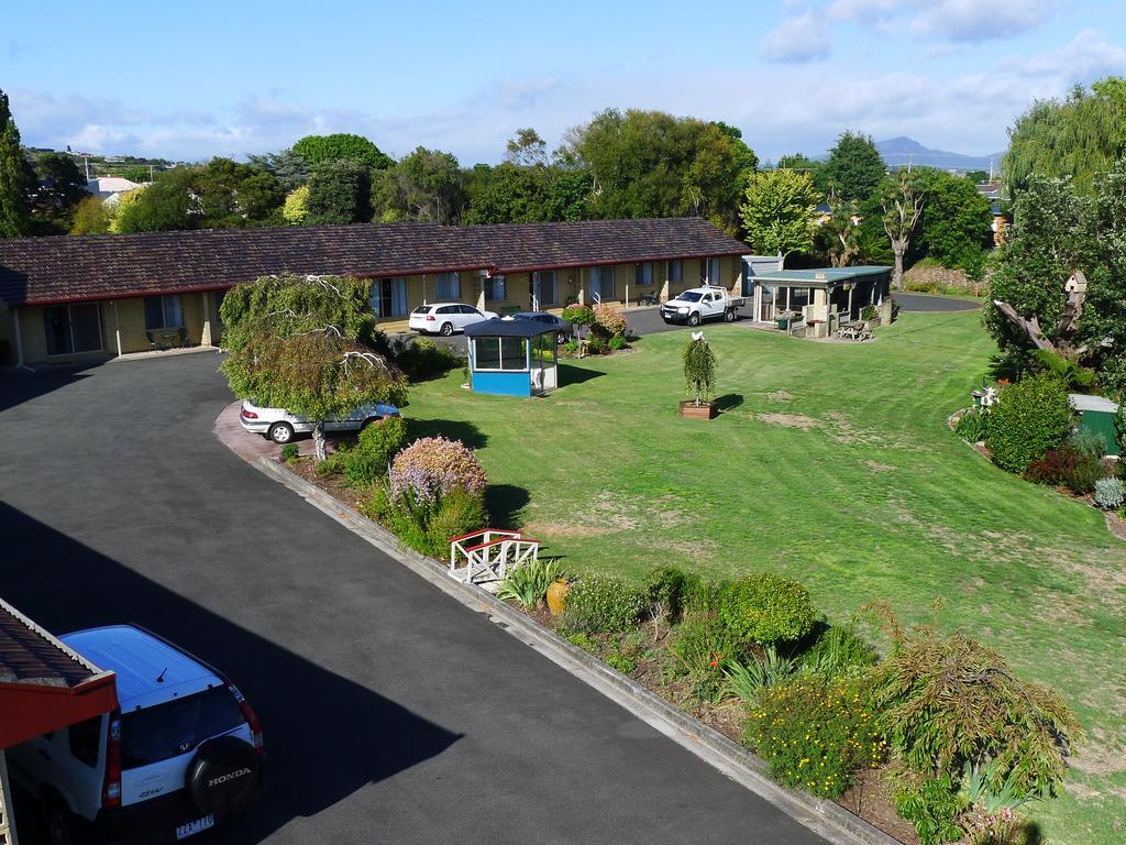 Willaway Motel Apartments Ulverstone Bagian luar foto