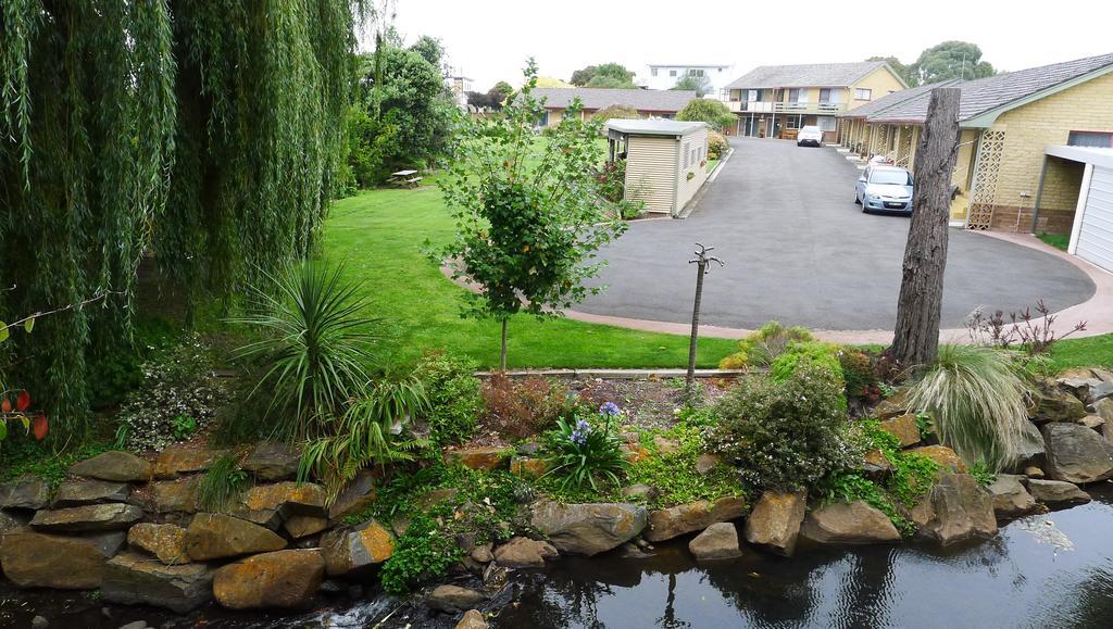 Willaway Motel Apartments Ulverstone Bagian luar foto