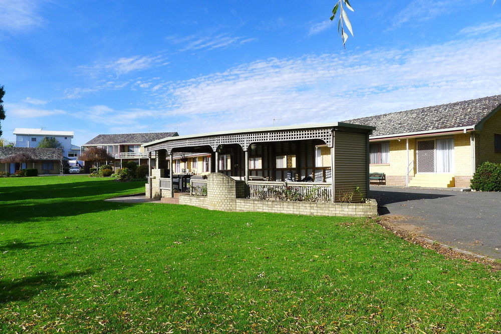Willaway Motel Apartments Ulverstone Bagian luar foto