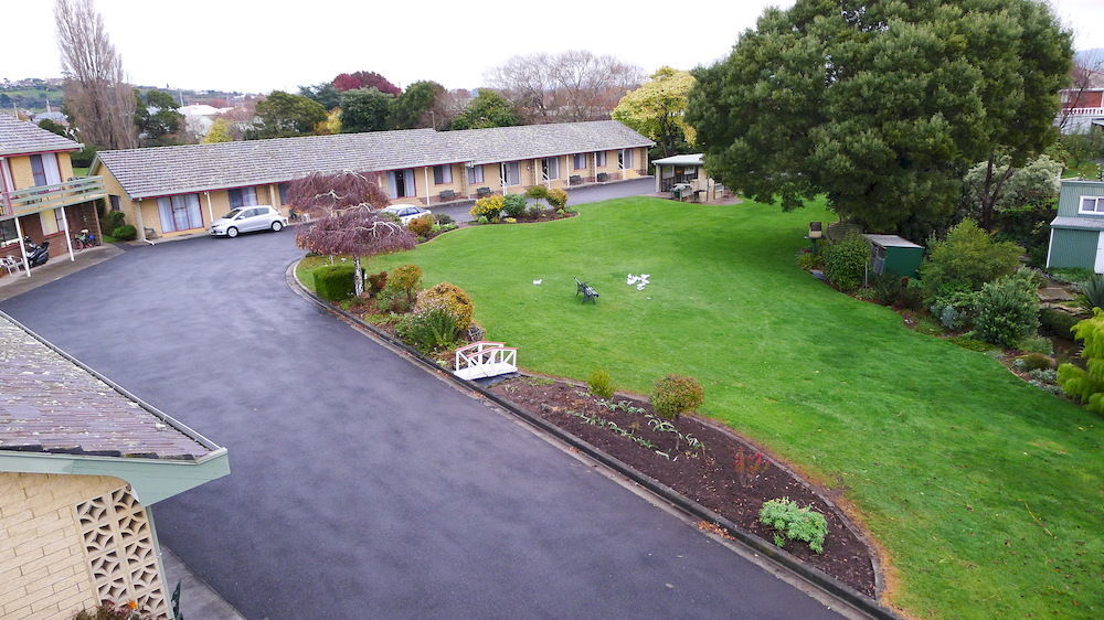 Willaway Motel Apartments Ulverstone Bagian luar foto