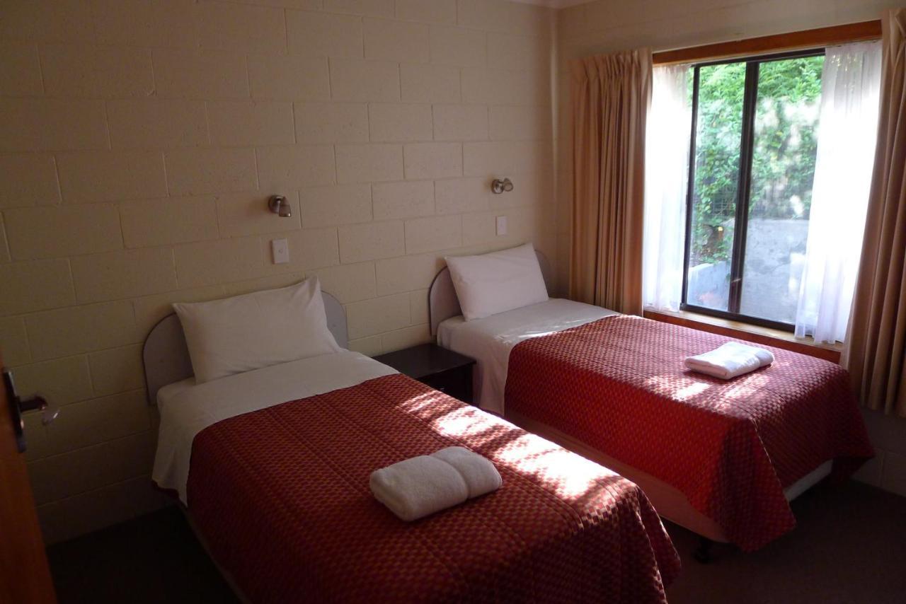Willaway Motel Apartments Ulverstone Bagian luar foto