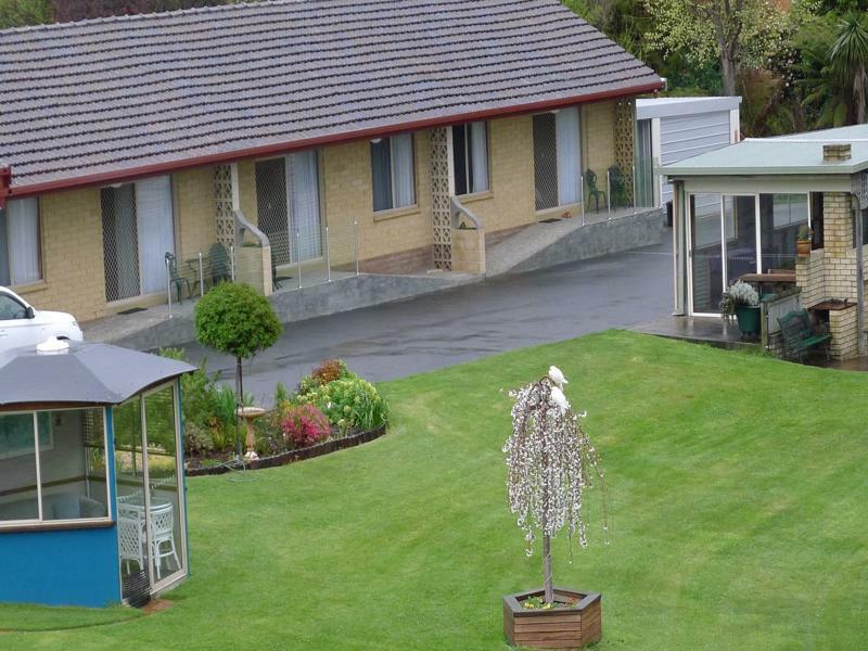 Willaway Motel Apartments Ulverstone Bagian luar foto