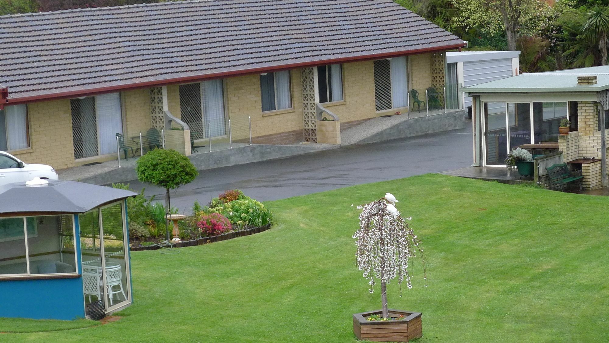 Willaway Motel Apartments Ulverstone Bagian luar foto